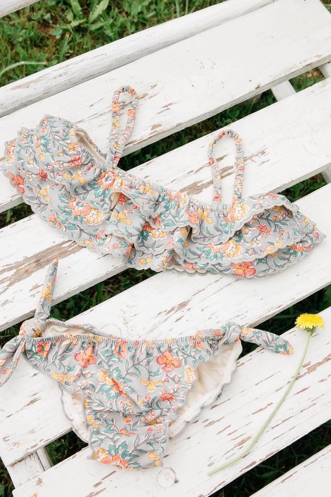 Maillot de bain 2 pièces Bikini Louise Misha Zacata Water Flowers - Bikini à volants fleuris indice protection 50spf