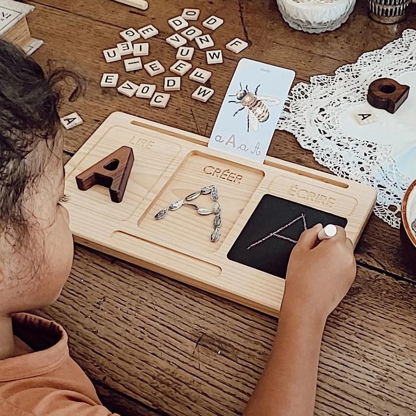 Plateau d'apprentissage des lettres Montessori - Jeux et jouets en bois Oyuncak House -  jouet en bois montessori - jeux éducatifs en bois